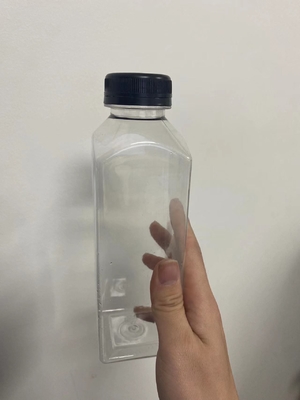 পাইকারি 250ml 350ml 500ml প্লাস্টিকের রস বোতল একবার ব্যবহারযোগ্য পোষা প্রাণী প্লাস্টিকের বর্গাকার আকারের বোতল