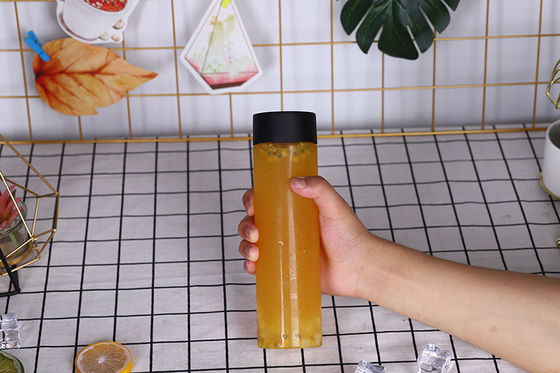 মাঝারি আকারের ব্যবসার জন্য কার্যকরভাবে পরিবেশন করুন বাবল টি, স্বচ্ছ জগে স্ক্রু-অন ঢাকনা সহ