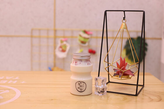 লিক প্রুফ মিল্ক টি বোতল, বর্গাকার ও গোলাকার আকৃতি, যা নিরোধক সহ আসে এবং লিক প্রতিরোধ ও তাপমাত্রা নিয়ন্ত্রণের বৈশিষ্ট্য প্রদান করে