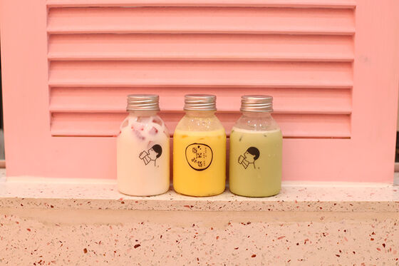 হ্যান্ডেল ক্ষমতা সহ আইসোলেশন দুধ চা বোতল 120ml 250ml 350ml 500ml এবং 1000ml পানীয় সঞ্চয় করার জন্য আদর্শ